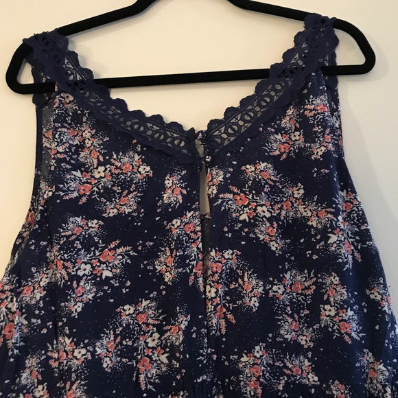 Torrid Lacy Floral Flowy Tank - Picture 4 of 8